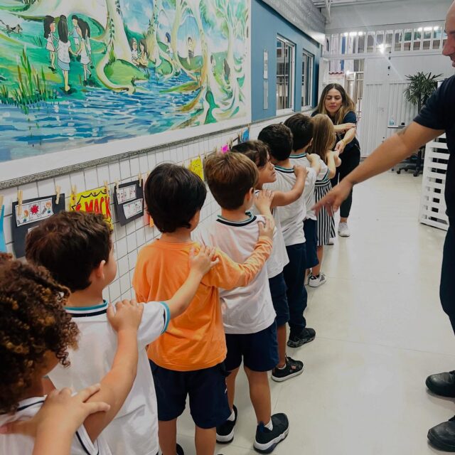 Escola preparada, alunos seguros!
O treinamento de evacuação em caso de incêndio e emergências é uma prática essencial para garantir a segurança de todos.
@tolivetreinamentos