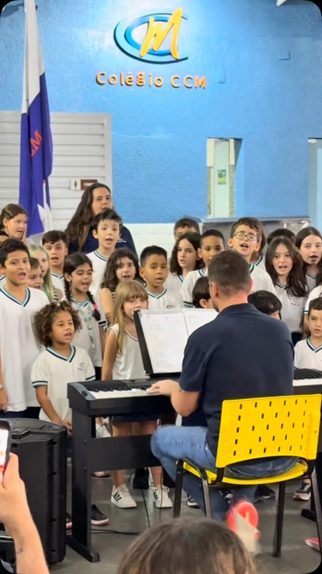Um briefing de ontem! 💙🩵🧡
“Neste Dia da Família, celebramos a diversidade, a união e o amor que nos conecta. Que cada laço familiar seja um motivo de alegria e respeito!”